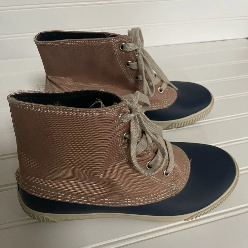 Cougar Womens Size 8 Lace Up Duck Blue Tan Nylon Rubber Rain boots Size 8